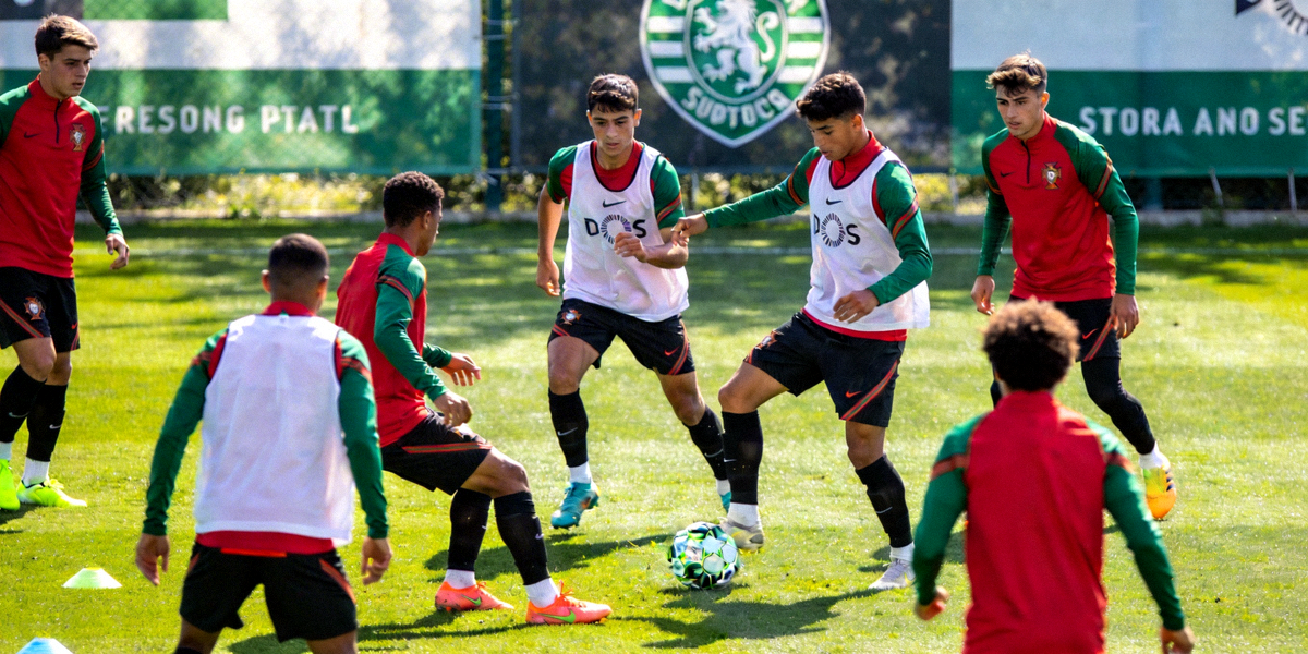 葡萄牙体育俱乐部青年球员训练场景 - 年轻球员进行技术练习